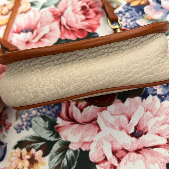 🦆 Dooney and Bourke Calvary bag- Vintage - Picture 4 of 12